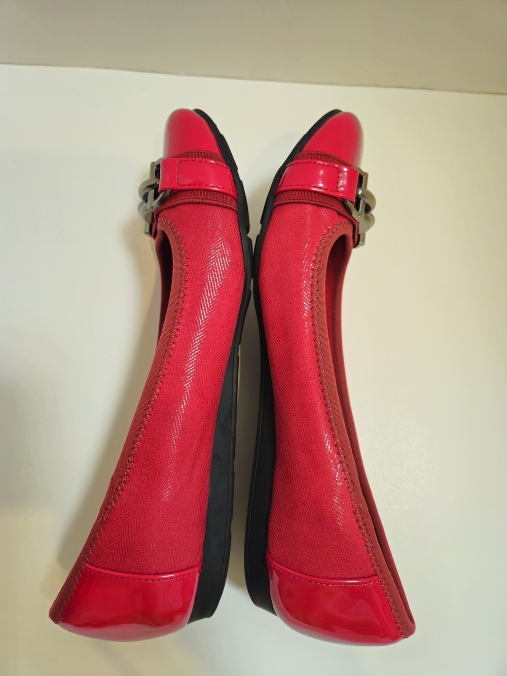 AK Anne Klein Sport Womens Ballet Flats Red Chain Detail Round Toe Slip On 8.5M - Picture 6 of 15